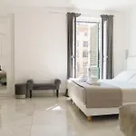 Frühstückspension Piazza Venezia Grand 4*