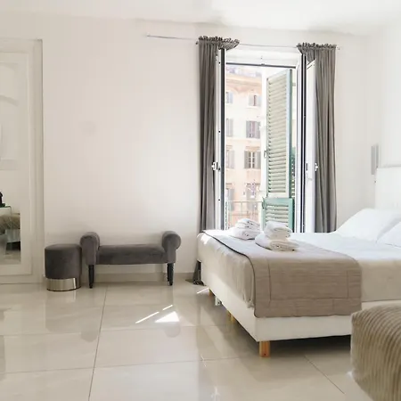 Couette-café Piazza Venezia Grand 4*