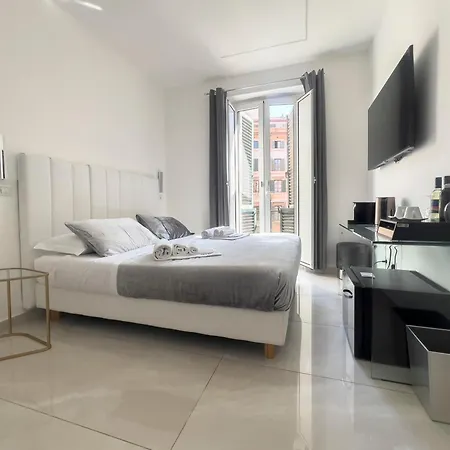 Couette-café Piazza Venezia Grand 4*