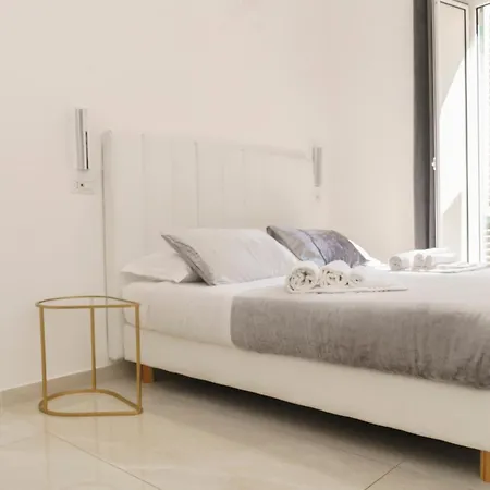 Piazza Venezia Grand Couette-café 4*