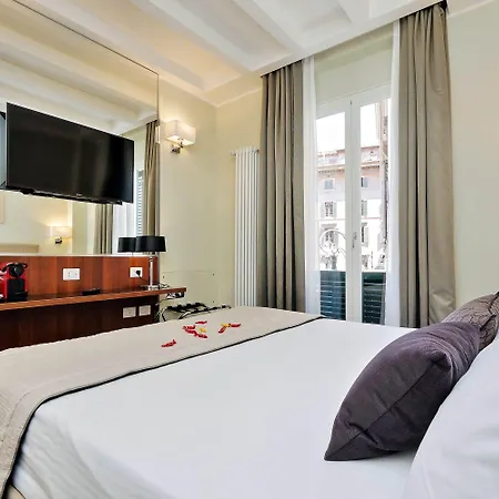 Piazza Venezia Grand 4*