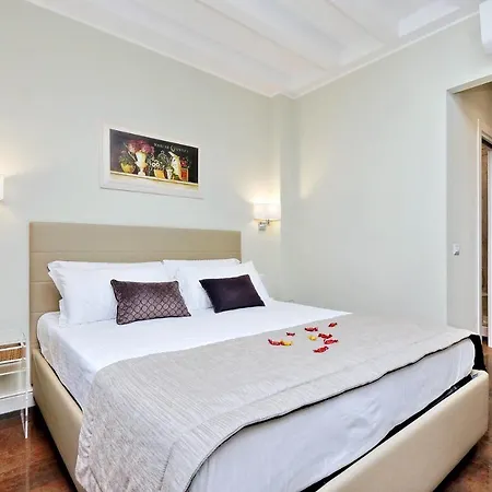 Piazza Venezia Grand 4* ローマ