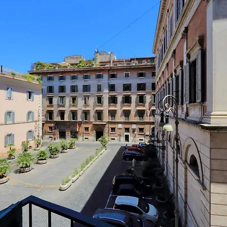 Piazza Venezia Grand Couette-café 4*