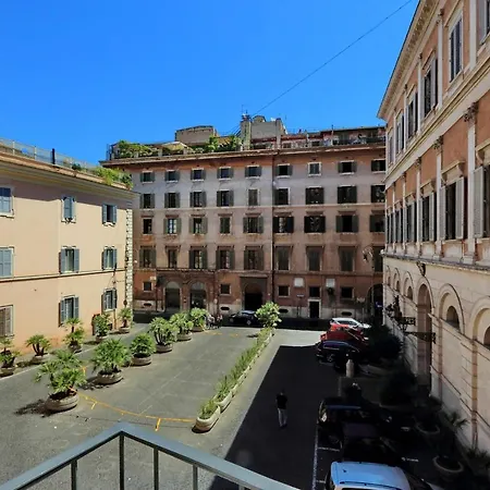 Piazza Venezia Grand 4*