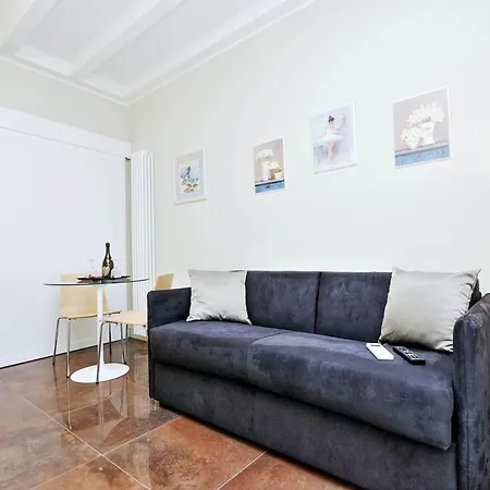 Piazza Venezia Grand Couette-café 4*