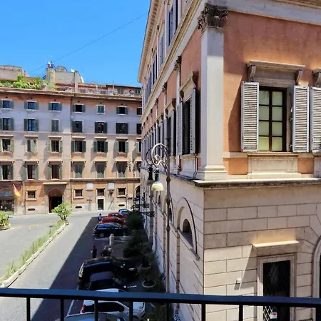 Couette-café Piazza Venezia Grand 4*