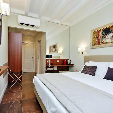 Piazza Venezia Grand 4*