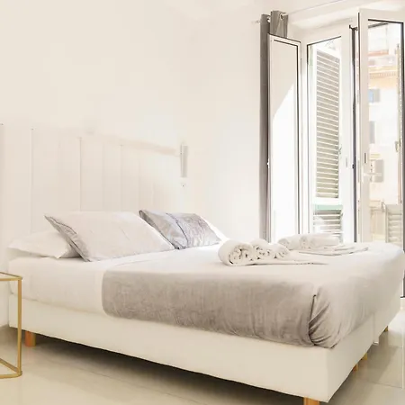 Piazza Venezia Grand Bed & Breakfast 2*