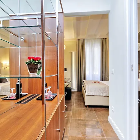 Alojamento de Acomodação e Pequeno-almoço Piazza Venezia Grand 4*