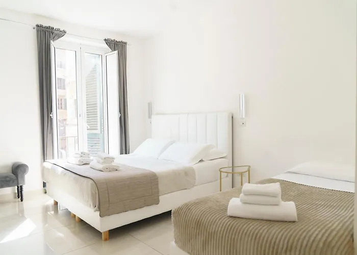 Piazza Venezia Grand Nocleg ze śniadaniem Rzym