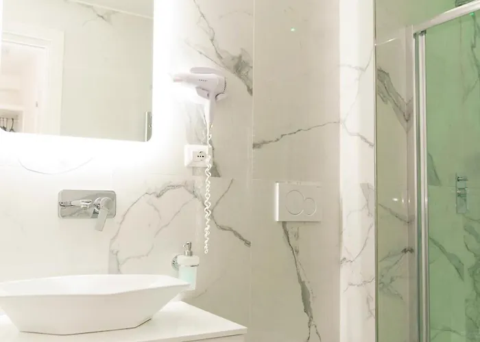 Piazza Venezia Grand Nocleg ze śniadaniem