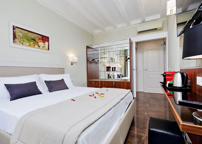 Piazza Venezia Grand Nocleg ze śniadaniem