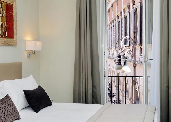 Piazza Venezia Grand Nocleg ze śniadaniem