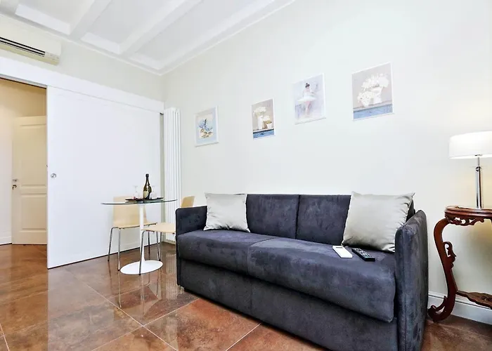 Piazza Venezia Grand Nocleg ze śniadaniem 4*