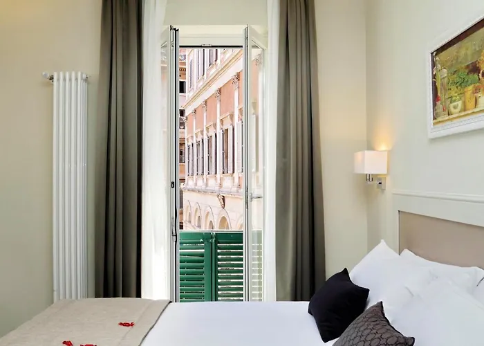 Piazza Venezia Grand Nocleg ze śniadaniem