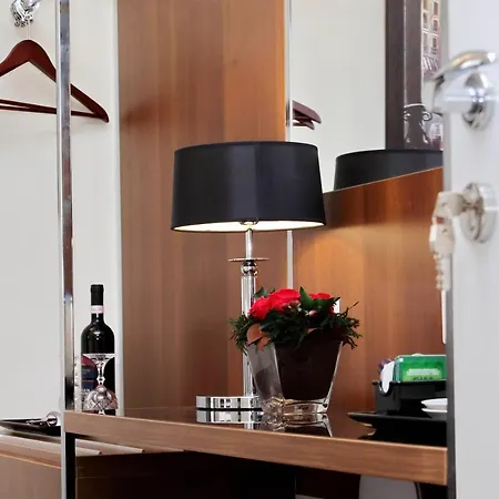 Oda ve Kahvaltı Piazza Venezia Grand 4*