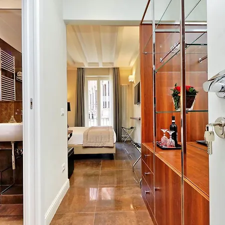 Oda ve Kahvaltı Piazza Venezia Grand 4*